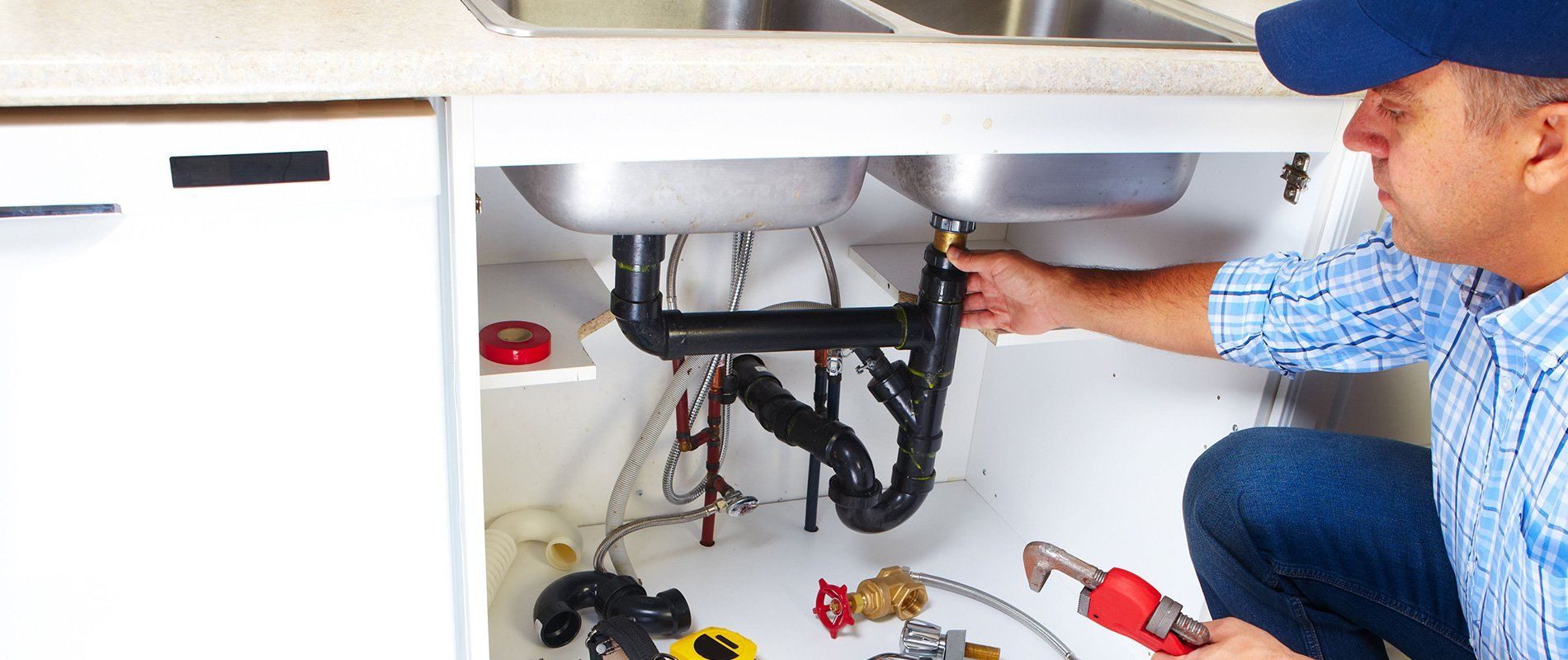 Licensed A Plus Plumbing Services plumber fitting pipework